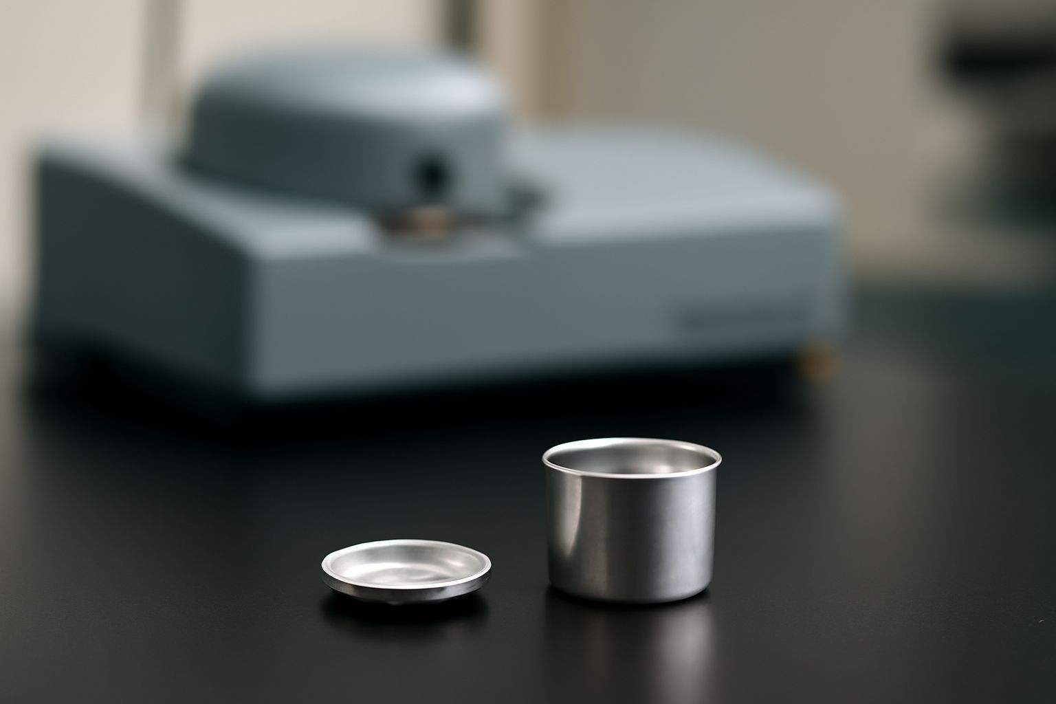 Economical DSC pans for laboratory use showing clear technical specifications and materials