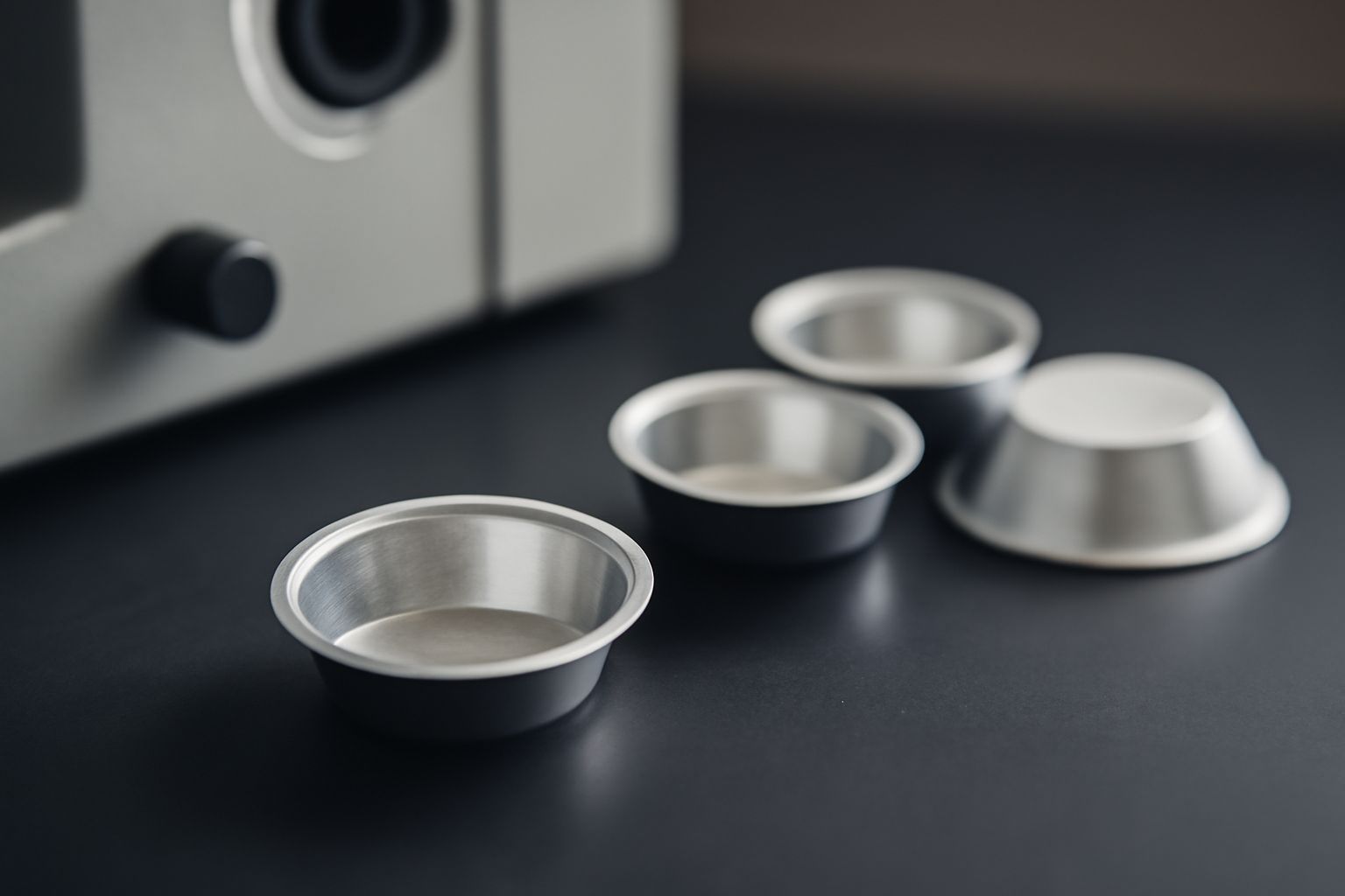 Global market trends and sales data for disposable sample pans used in thermal analysis laboratories